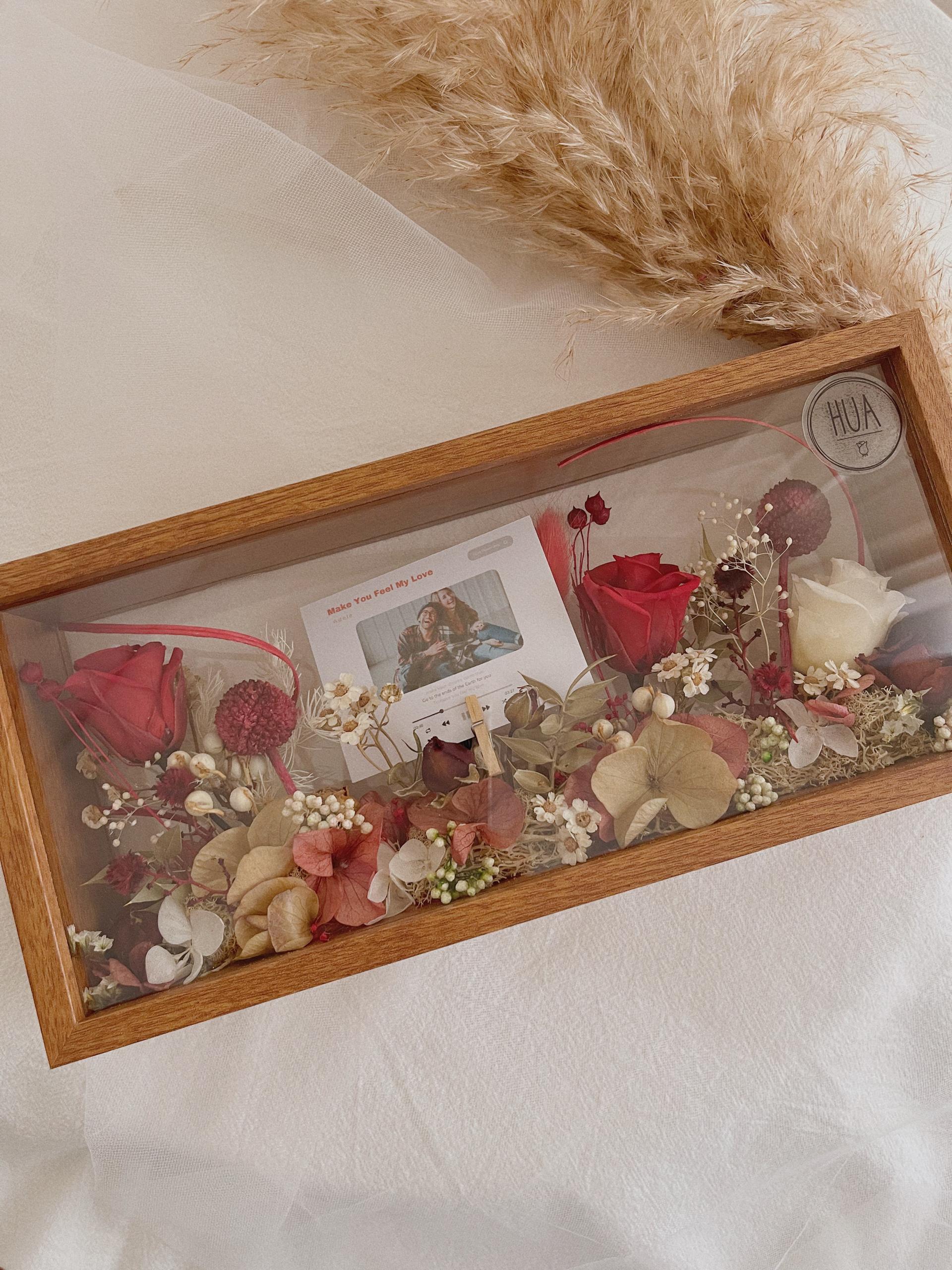 Garden Frame Triangle - Red Rose Series (6)