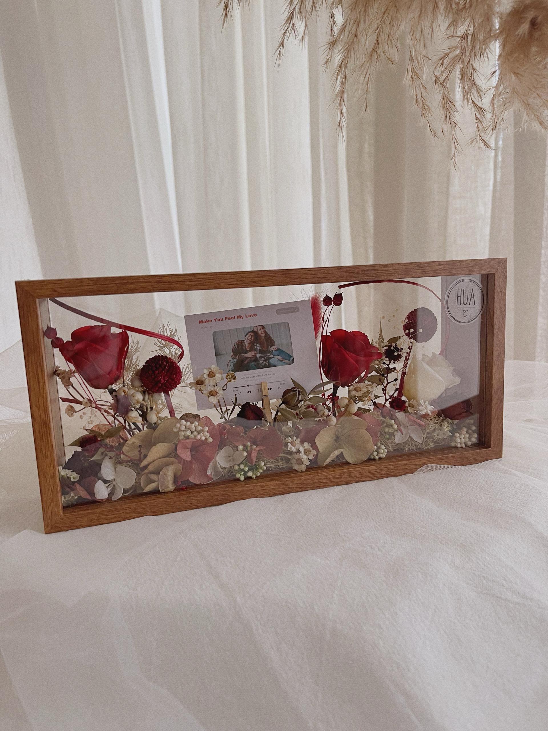 Garden Frame Triangle - Red Rose Series