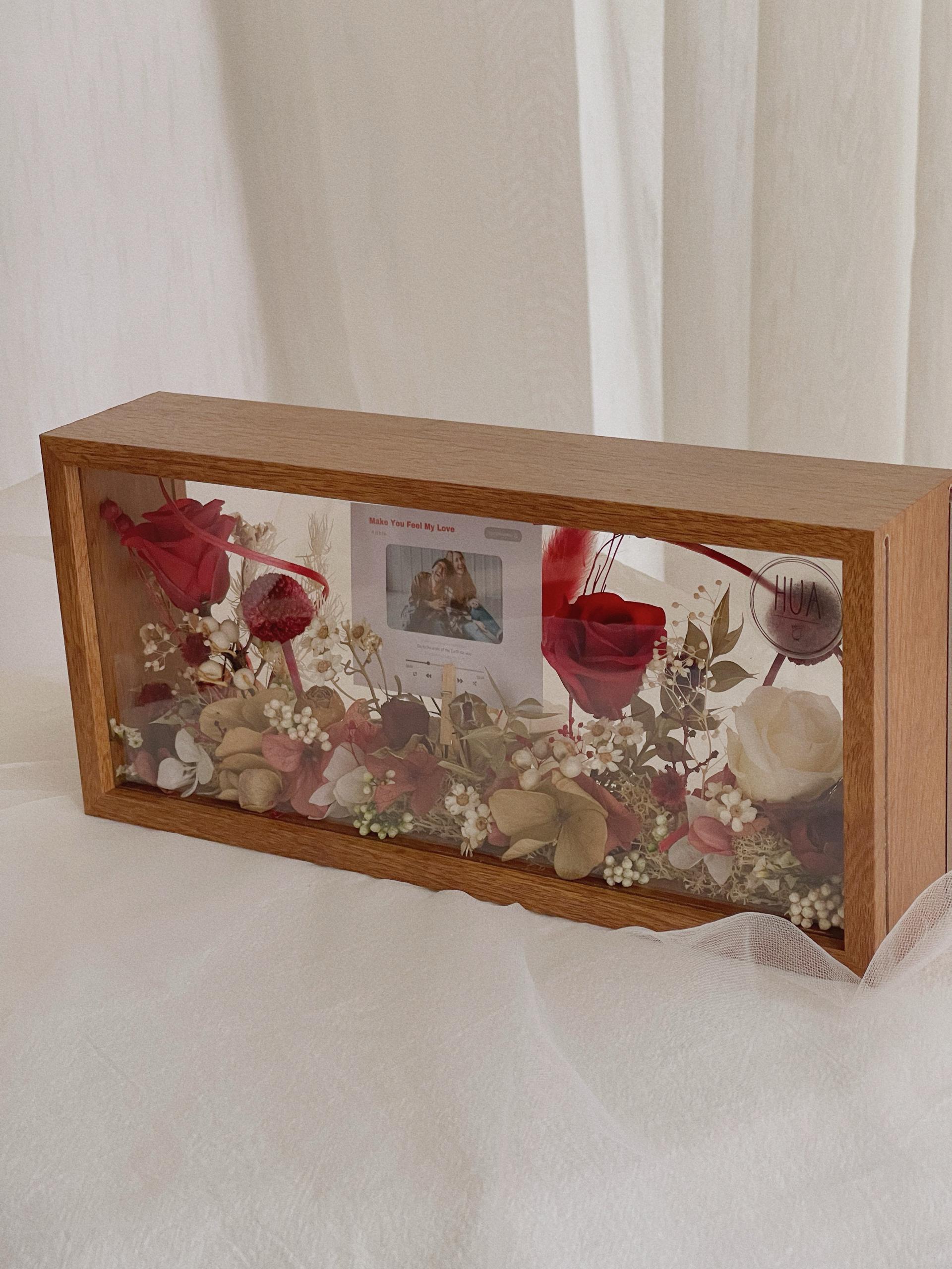 Garden Frame Triangle - Red Rose Series (1)