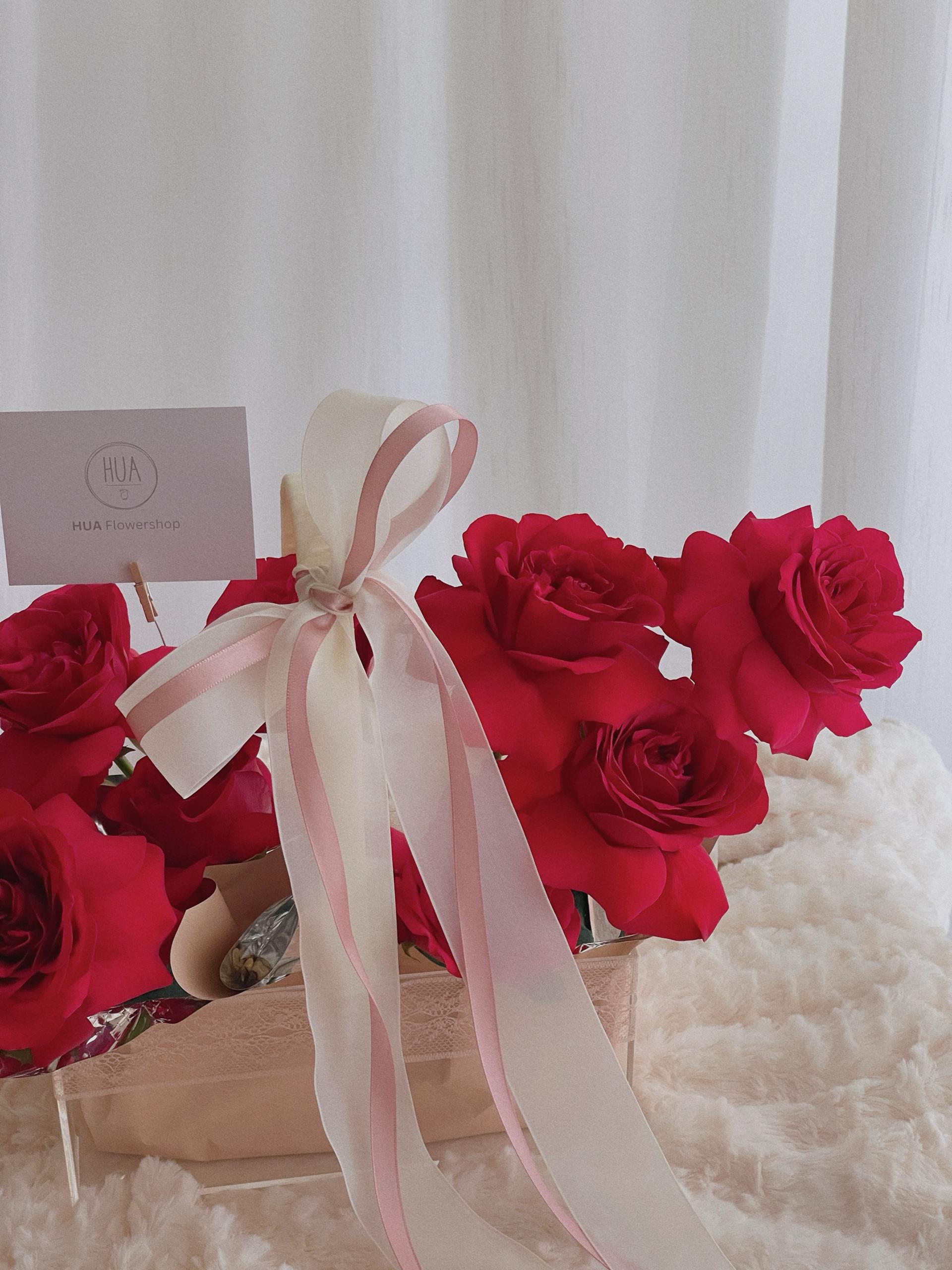 Premium Acrylic Triangle Bucket with handle (3)