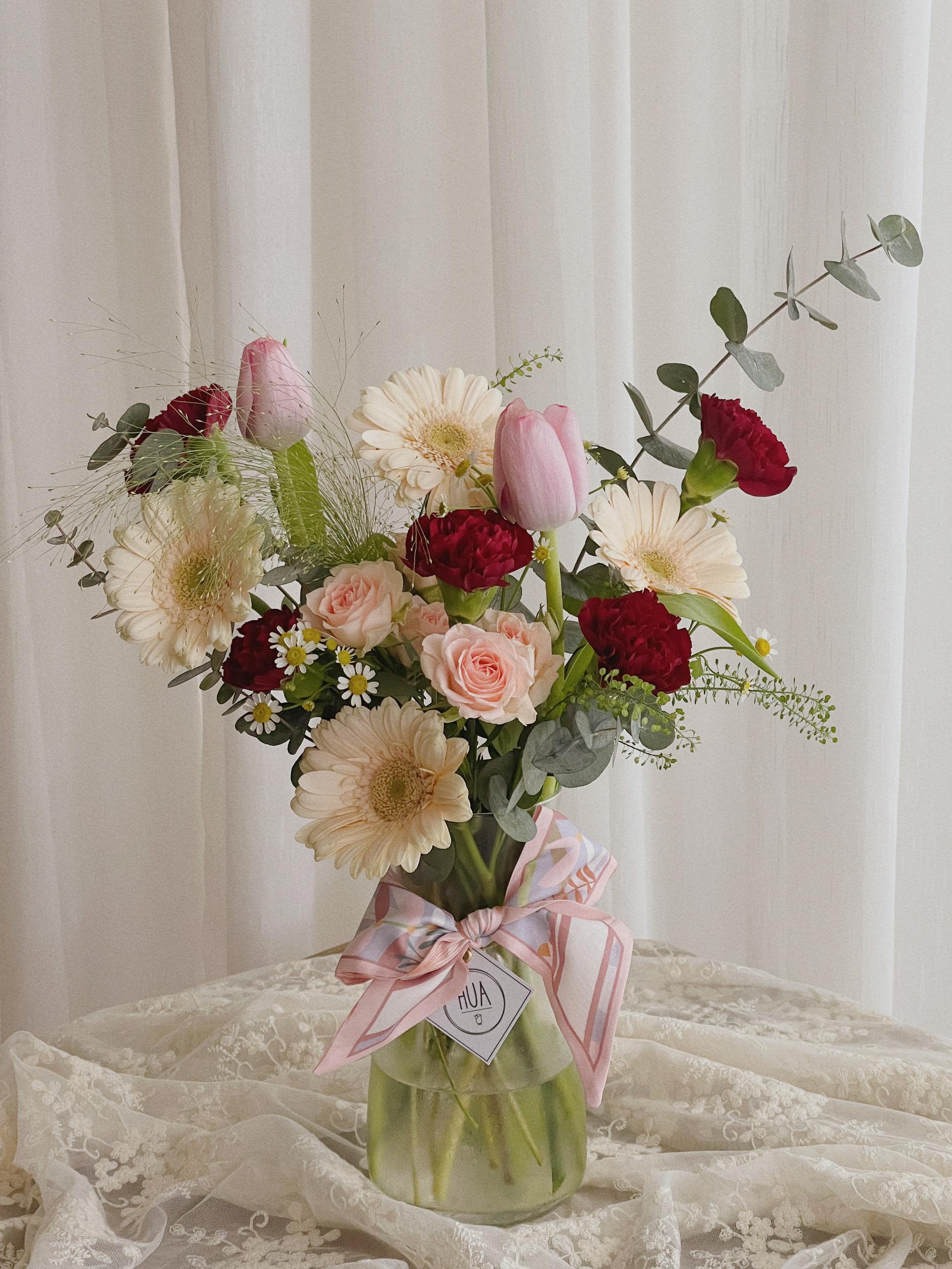 Vase with Scarf - pink