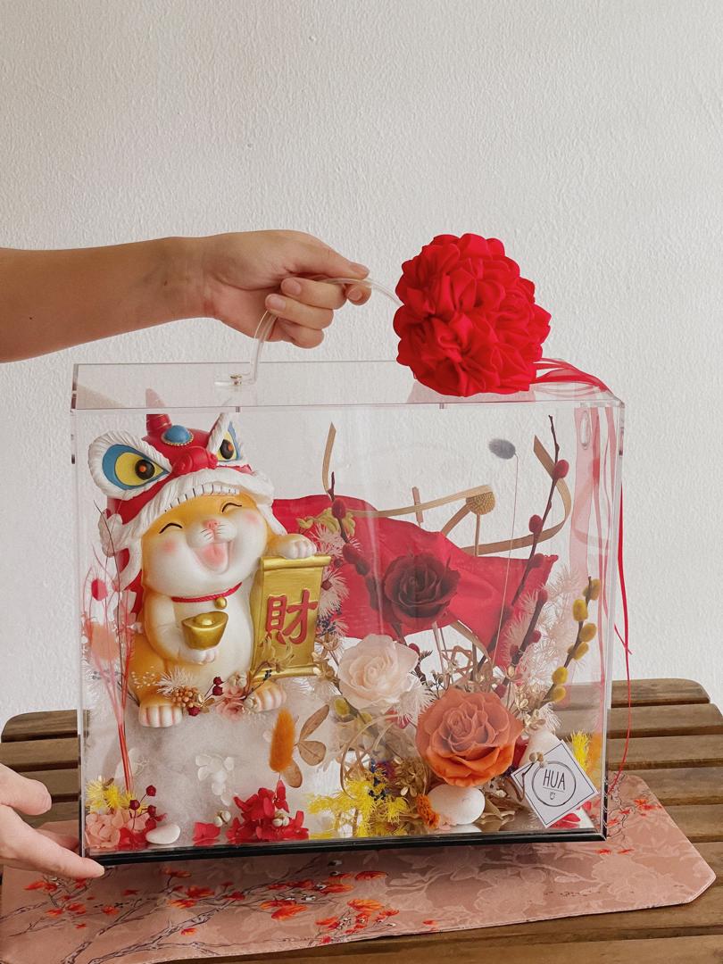 Fortune Super Cat Preserved Flower Premium Acrylic Box