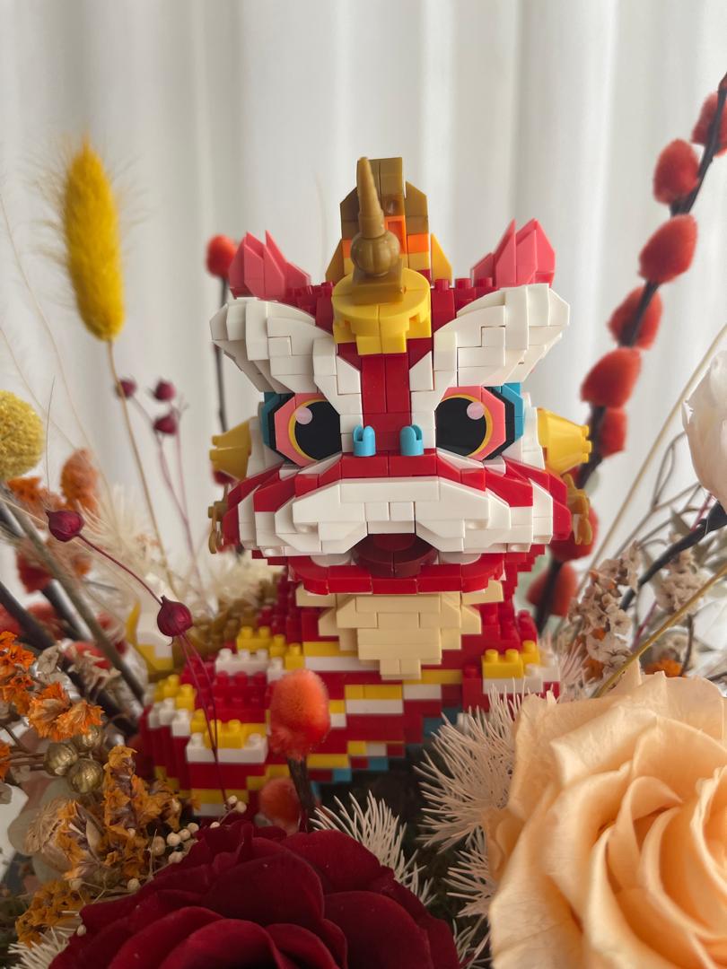 Prosperity Lego Lion Dance Preserved Flower in Acrylic Box (3)